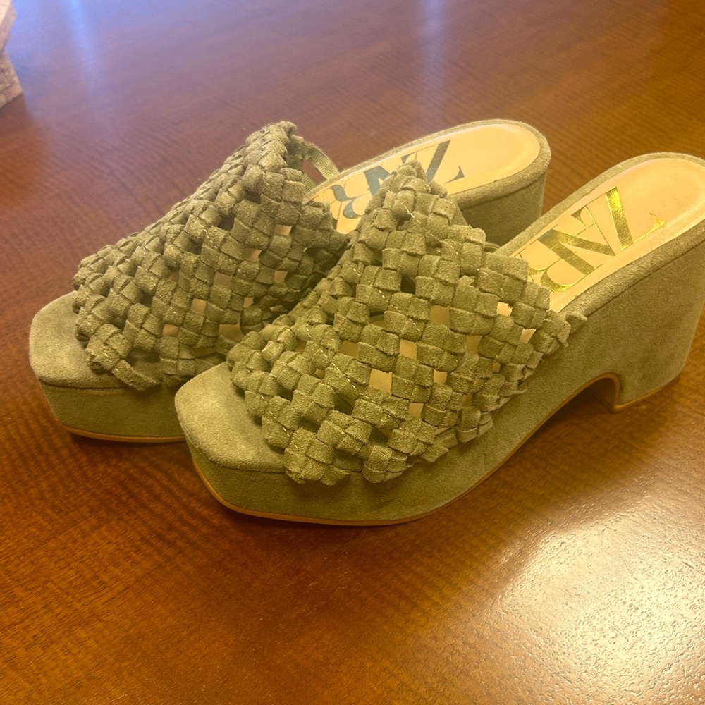 Never Worn: Zara Olive Green Platform Wedges
